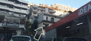 Το κτήριο όπου στεγάζεται  το δωμάτιο σε οικογενειακή κατοικία