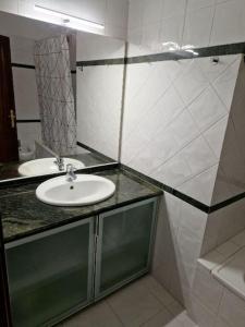Koupelna v ubytování Spacious T2 Charneca Caparica
