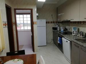 Virtuvė arba virtuvėlė apgyvendinimo įstaigoje Casa Imaginár(io) com serenidade