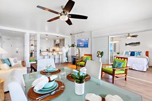 TV a/nebo společenská místnost v ubytování Hololani B704