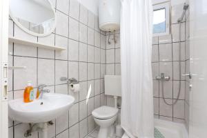 Koupelna v ubytování Apartments with a parking space Gradac, Makarska - 2784