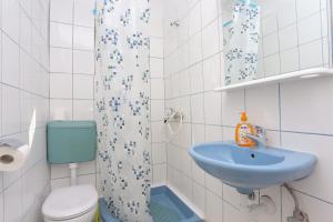 Koupelna v ubytování Apartments with a parking space Gradac, Makarska - 2784