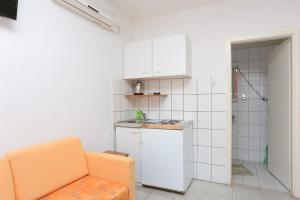 Kuchyň nebo kuchyňský kout v ubytování Apartments with a parking space Gradac, Makarska - 2784