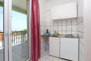 Kuchyň nebo kuchyňský kout v ubytování Apartments with a parking space Gradac, Makarska - 2784