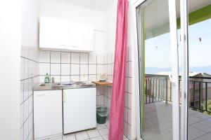 Kuchyň nebo kuchyňský kout v ubytování Apartments with a parking space Gradac, Makarska - 2784