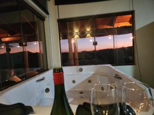 Fotografie z fotogalerie ubytování Provence Lavander Chalet by MontJacui - com jacuzzi e ar condicionado v destinaci Cunha