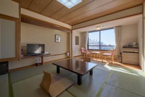TV a/nebo společenská místnost v ubytování Kirishima Hotel