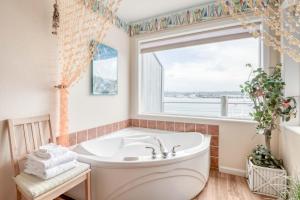 Fotografie z fotogalerie ubytování Surfer Dude - Anchor Pier Lodge v destinaci Newport + 34 fotografií