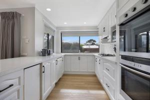 Gallery image of Great Ocean Road Retreat in Warrnambool +12 photos