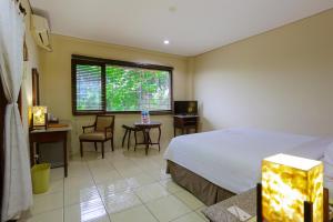 Llit o llits en una habitació de The Jayakarta Suites Komodo Flores