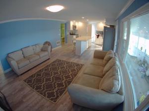 Posezení v ubytování Private Sand Beach Cottage - Sleeps 10 + 3 fotografie