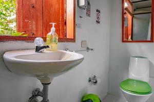 Koupelna v ubytování Hotel Kantarrana Urbana Jardin + 65 fotografií