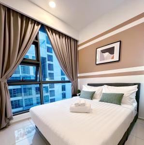 a bedroom with a large bed with a large window at The Robertson 1R1B/High flr-cosy room/ Bukit-bint in Kuala Lumpur