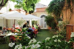 Gallery image of Hôtel du Fiacre in Carpentras