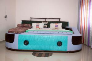 a bed that is made to look like a suitcase at Alafia Hotel Ketou in Kétou