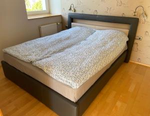 Postel nebo postele na pokoji v ubytování Spacious 2-bedroom apartment with sauna