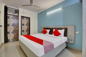 Ліжко або ліжка в номері OYO Flagship 81062 Hotel Sky