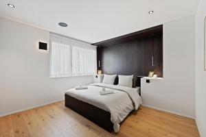 Ένα ή περισσότερα κρεβάτια σε δωμάτιο στο The R Apartment Uetliberg Parken - Wallbox