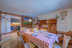 Imagine din galeria proprietății Chalet Lidia Ski in-Ski out 50m în Livigno