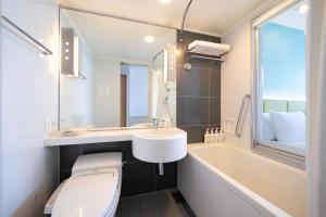 Ein Badezimmer in der Unterkunft Holiday Inn Osaka Namba by IHG