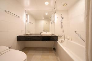 Ein Badezimmer in der Unterkunft Holiday Inn Osaka Namba by IHG