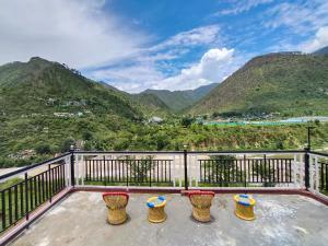 a balcony with a view of mountains at Alaknanda Homestay in Karnaprayāg