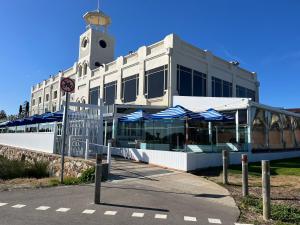 The building in which the holiday home is located