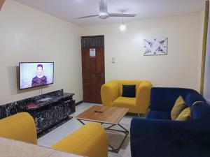 Seating area sa Nimo - One Bedroom Beachroad Furnished Apartment - Mtwapa