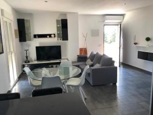 TV a/nebo společenská místnost v ubytování Casa “el limón”