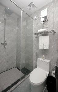 Koupelna v ubytování M9 Kirirom Hotel