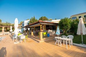 Gallery image of Govino Bay bliss - shared pool in Danilia