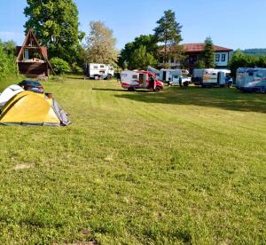 a field with a tent and a group of rvs at Balabanağa Çiftliği Camping in Kastamonu