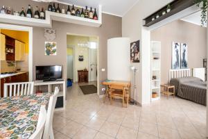 a bedroom and living room with a bed and a television at Al 22 Appartamenti in Trapani
