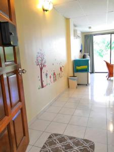 Kuchyň nebo kuchyňský kout v ubytování Affordable Cozy Apartment @ Coral Bay Resort