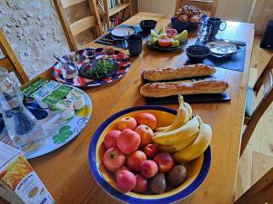 Jedlo v ubytovaní bed & breakfast alebo blízkom okolí