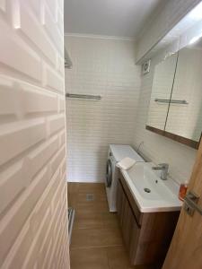 A bathroom at Xristina's Experience