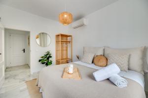 Postel nebo postele na pokoji v ubytování VACATION MARBELLA I Villa Sirio, Golf-Front Villa, Private Heated Pool, Privacy, 10 min from Puerto Banus