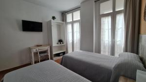 Postel nebo postele na pokoji v ubytování Hostal Canalejas