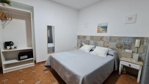 Postel nebo postele na pokoji v ubytování Hostal Canalejas