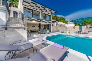 a villa with a swimming pool and a house at Holiday home Perko in Dunave Krajnje