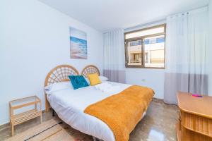 Postel nebo postele na pokoji v ubytování Ático vista mar Los Cristianos