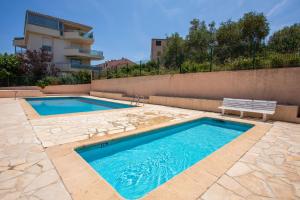 Swimmingpoolen hos eller tæt på Appartement à 200 mètres de la mer