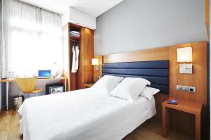 Posteľ alebo postele v izbe v ubytovaní Barcelona Century Hotel