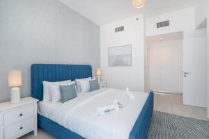 Fotografie z fotogalerie ubytování Seaside serenity Stylish Marine-Themed Apartment v Dubaji