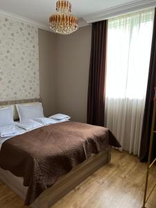 מיטה או מיטות בחדר ב-Mountain KAZBEGI Apartment
