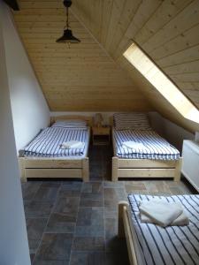 Postel nebo postele na pokoji v ubytování Penzion U vlka