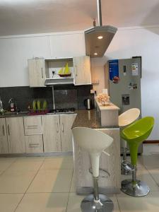 Cucina o angolo cottura di Spacious beach property in Flic en Flac