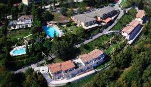 Bazén v ubytování Hotel Panorama e Residence nebo v jeho okolí