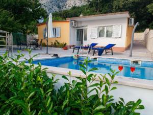 Bazén v ubytování Holiday home Giran nebo v jeho okolí