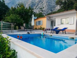 Bazén v ubytování Holiday home Giran nebo v jeho okolí